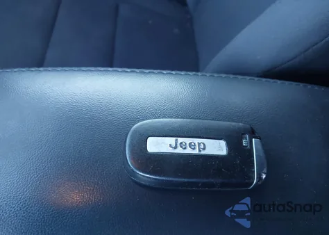 2015 Jeep Grand Cherokee Laredo z USA, uszkodzony, nr VIN 1C4RJEAG0FC713842